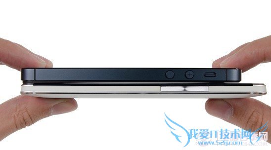 HTC One与iPhone 5机身侧面对比