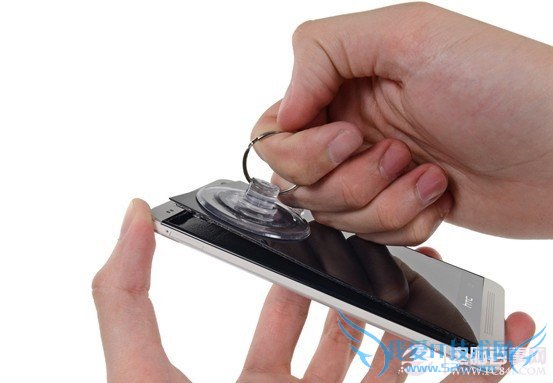 HTC One一体化设计,需从屏幕拆起