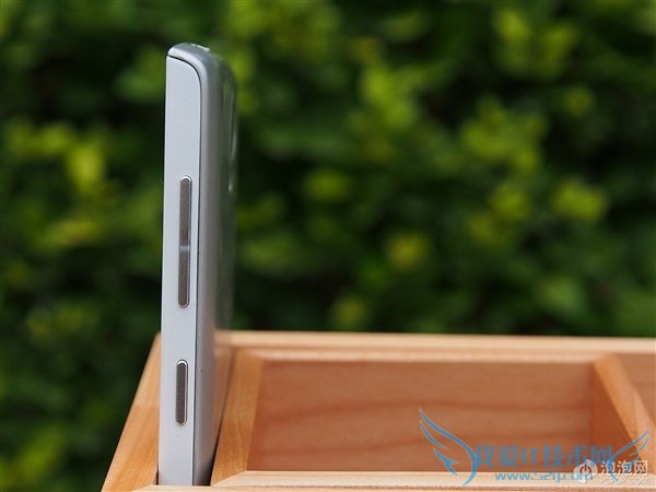 ǧԪ4Gֻ йƶM811ֻͼ