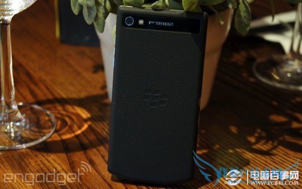 保时捷设计 奢华限量版黑莓10图赏