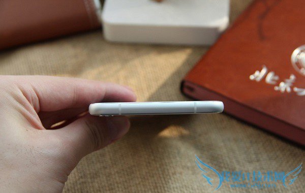 双2.5D玻璃机身 iuni N1手机图赏