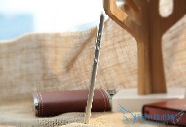 零预装极简设计 iuni N1手机图赏