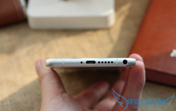 双2.5D玻璃机身 iuni N1手机图赏