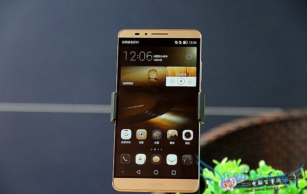 华为Mate 7土豪金版正面图片