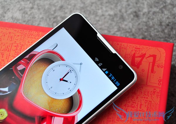 小辣椒3S屏幕上部外观(前置500万像素摄像头)