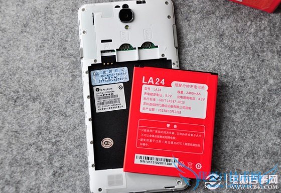 小辣椒3S背面内部外观(采用可拆卸后盖和电池设计)