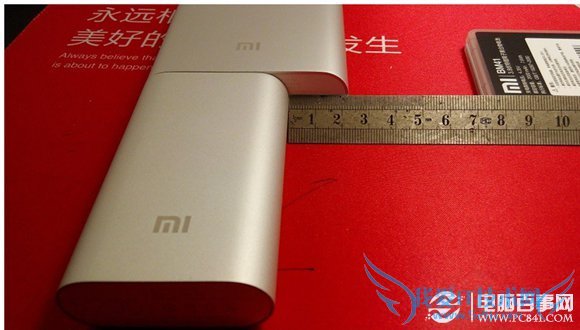 5200mAh/10400mah小米移动电源机身尺寸对比