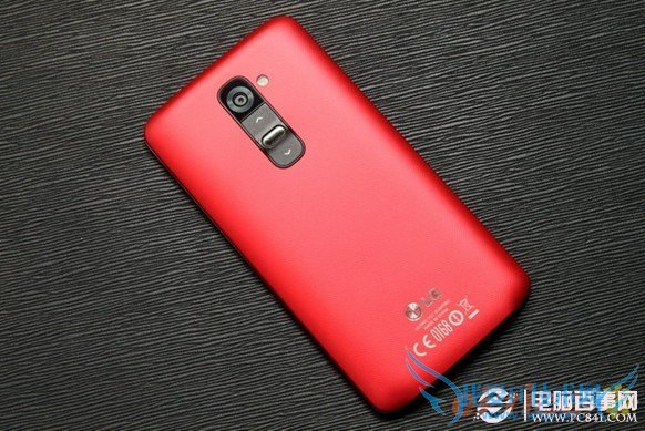 LG G2红色版背面图片