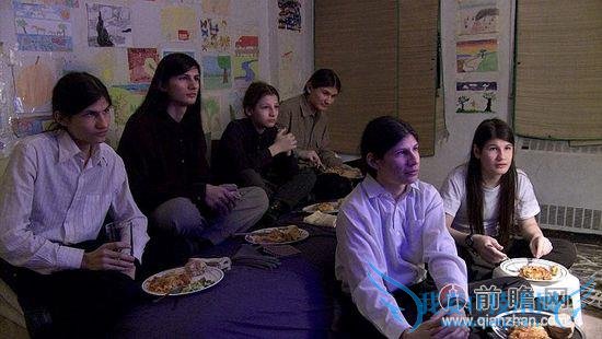 七姐弟被禁足 14 年