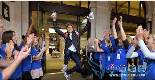 ° 4 Ӣ iPhone ۼ 100 Ԫ ƻŮΪ