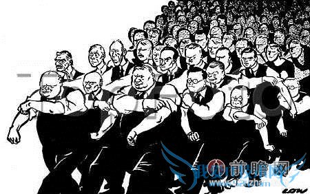 女生两任男友拿铁勺火拼