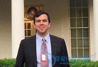 Facebook ÄêÇá¸ß¹ÙÌø²Û°×¹¬ Äê½ö 24 Ëê