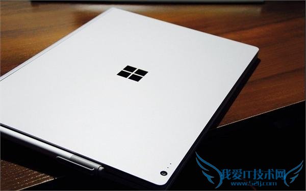 目前微软中国发布消息,从 12 月 24 日上午 9 点起,在微软中国官方商城开启 Surface Book 的预订,从 2016 年 1 月 1 日期,开放其他零售渠道的预订。