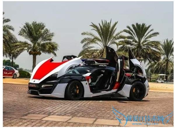 开着 2 亿 Lykan 超跑巡街 这些中东土豪警察的行为真是招人恨