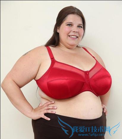 女子被 129km/h 时速 MINI 撞飞 38JJ 大胸缓冲保命