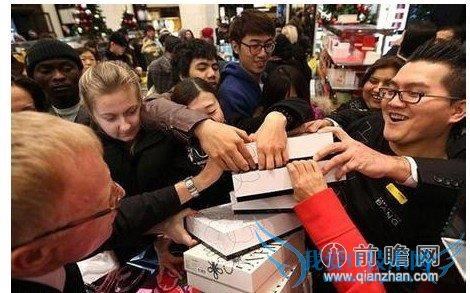 当然,变化需要时间,更何况一些批评的声音本身就来自文化的差异,需要时间和耐心才能逐渐打破偏见。而一小撮真正不文明的人,相信只要人人心中都有一把戒尺,总有一天,我们就会看到大部分人对中国人竖起大拇指!