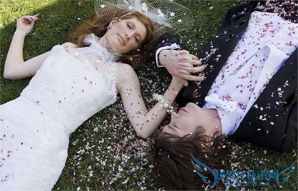 最感人婚礼照:澳洲新娘和已故女儿“执手相看”