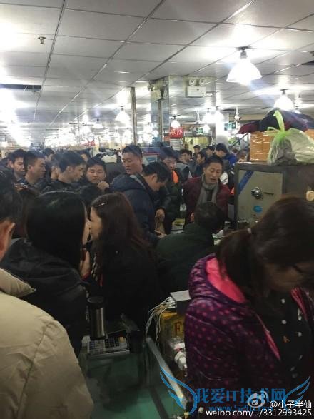 据网友“小子半仙”爆料,近日有巡视组检查华强北市场,“该没收的没收了,该进去的进去了。”暗示有商家被抓,有不合格产品被没收。