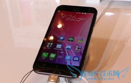 华硕发布鹰眼 ZenFone Zoom 号称“全球最薄光学变焦手机”2799 元起