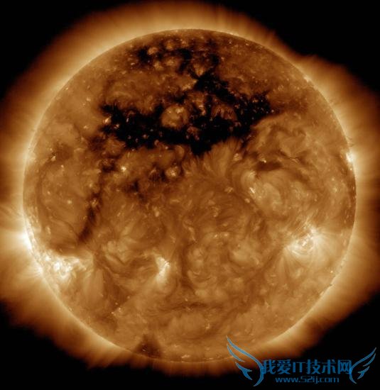 太阳爆发强烈日冕:尺寸超过地球 50 倍