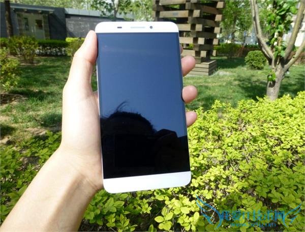 乐视悬赏百万寻更窄黑边 2K 正牌手机 人艰不拆闹够没?