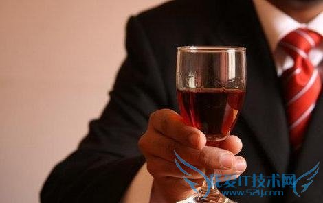 女子喝自酿葡萄酒中毒洗胃捡回一条命 疑因甲醇超标