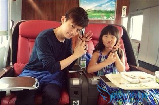 多多稳坐一姐宝座 何炅谢娜为何如此偏爱杨阳洋?