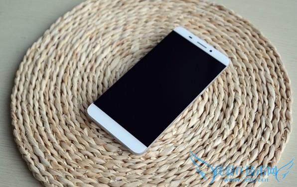 ӳֻΪ P8  4 ͷ HTC ˶