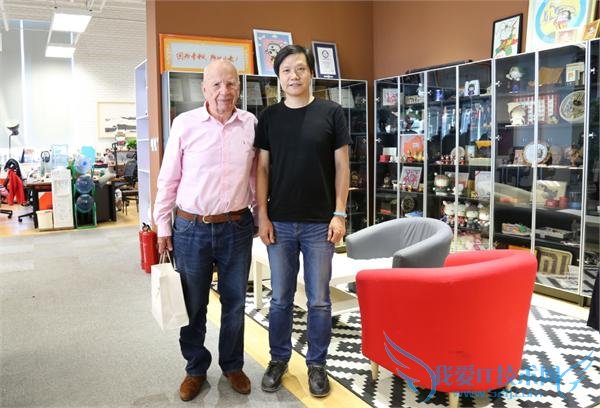 会见完习大大 默多克到访小米雷军晒合影