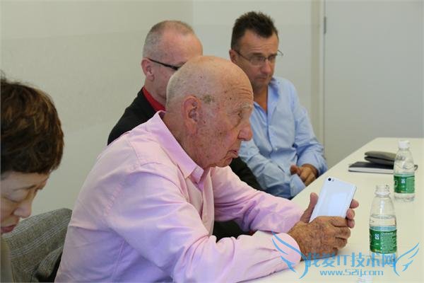 默多克到访小米雷军晒合影