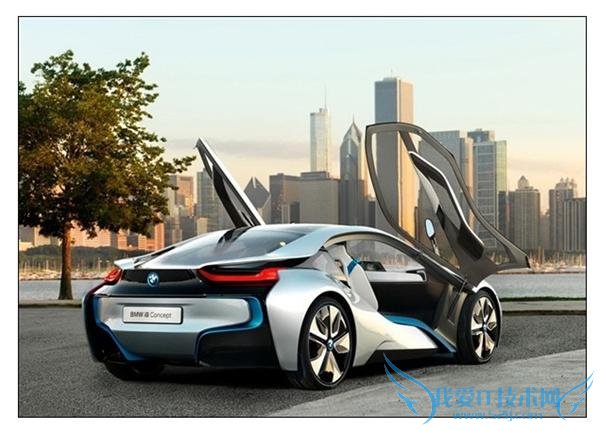 这路况、这底盘宝马 i8 还是翻了 原因却万万没想到