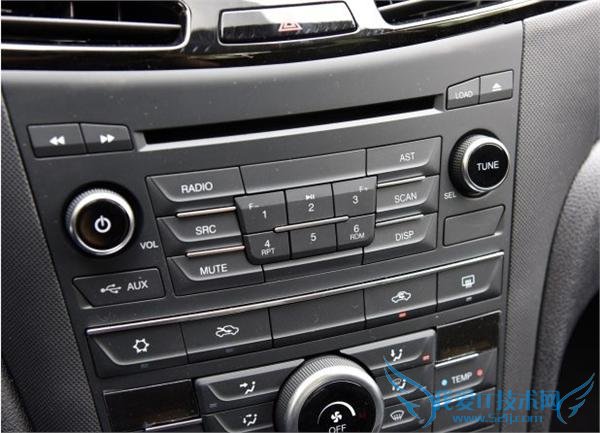 一汽新奔腾 B70 上市售 9.98-14.98 万 看到中控台都哭了