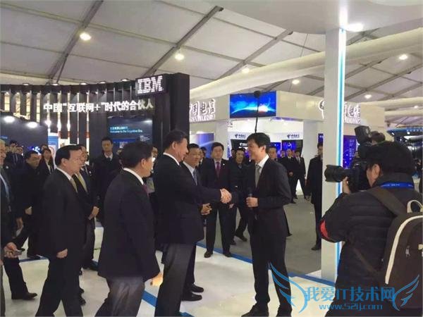 第二届世界互联网大会乌镇峰会正在举行,据现场媒体消息,习主席目前正进入各大参会厂商展台进行参观,了解其最新的产品信息及未来规划。