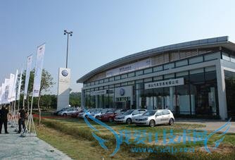 美媒:中国汽车市场低迷 各大汽车经销商大幅降价促销