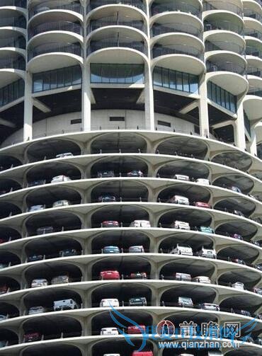 德国停车场内部