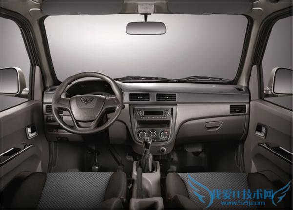 五菱之光 S 上市售 3.23-3.49 万 卖 8 万的桑塔纳情何以堪