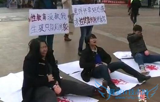 女大学生火车上产子前不知己怀孕:谁来为性开放买单?