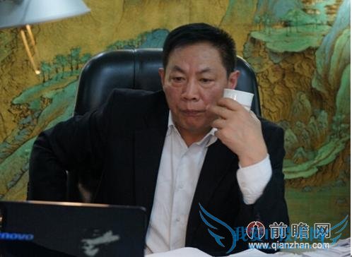 ־ǿ뷿۵ǵ޹?˶ݿʯ  й̸ز⣬Զزǰ³־ǿƺһΪܽ“ĸйأͶۡ־ǿۡ»ϰǮۡ÷ĸ”仰ɿ̽ڶ־ǿ“”  Ȼⷬܽٴ“”ɫʣ־ǿܶй¥“绽”ãôִй׸֮λӦ־ǿ֡ο־ǿѸߣվҪ˳زгҪΪݶֱ״̬øƻҵܹס  ־ǿݵ⼸ʱͳʾ 11  18 գһ߳լسýʷԵͻ 3000 ڣҲߴ 1 Ԫ/ƽף 2013  7571 Ԫ 57%ɼһ߳еؼ۷ǵ̬ƣѾǰƣ¥ϵ˵־ǿ뷿۵ǵûжϵ  ־ǿڽܵĲɷѵ 63 ־ǿûаѶƵ“”£Ȼ“ûԶȽ”ľٶвΣʵϲΪԶȲƣѹƲʯơ־ǿ˵““ҪǸҽ˶١”ʾܶҵƣҽǮԶҪΪס  ־ǿڲɷʱΪرʾ“Ҫ׵Ǯûû׼ƴ!ҪһְǸסЭǸǵģԺǸǵģУǸǵģǰ׸ķӣʲôЦ!ĺǴͶʵģüһǮ׬Ķ?׵ĿҪĶ!”  ͷǰհıΪ뻪ԶϾнϴߵȷûбҪŵͬһƽϽкǵƴ°“˼ά”ƿǿҾд¡ʱ˲ϢҪҵ־ǿԺǹԹȥæҵˣûҪΪ