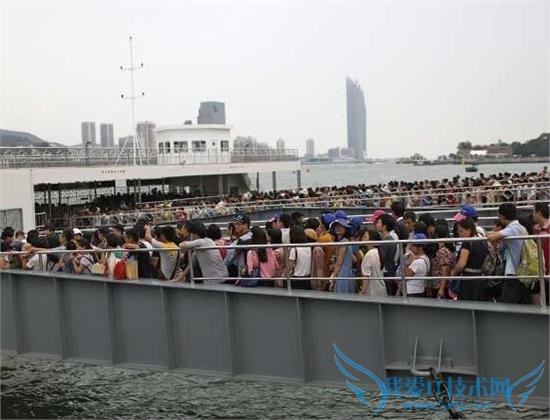 十一出游糟心事一箩筐:拍个照要价 1300 女友被扣抵债