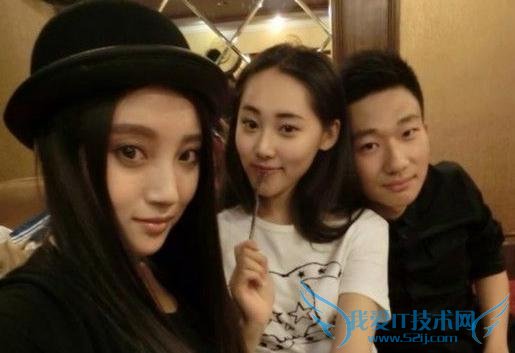 գ΢ϿչΪ“˼ҵľѵ”ĻۡԭһϷŮ˧ѵƬ˲ϸͷҷ׷׸̾“˼ҵľѵоԼҲᰮˡ”Ϸ“֣ˬС”˸ԶԴ˱ʾǳΣ磬ûںѧѧ?  һǵô?  ÿ£һѧ⣬ѧĿȺ塣Ⱥ࣬ڹ㣬һ𣬲ûлдϷŮ˧ѧգټҴڴС񳱣ٵĳĳѧŮ˫̥ţֱǵô?Ȼѧѧϰйصô޴ڸС  պѧӭȫμҳӵУֻÿѧУݣͺӵĸĸ̡Ǿټҳ˯ٳ¼᲻ѡԼĺﰲȻ˯ĸֻӲĵذİͬߡ˲̾“ѧǣ游ĸ˯̲ӦóΪѧĵһ”  ûпֻ벻ڳ¹ʣŮѧֵųΪͷý廩ȡ裬Ǵѧ˴սǵӾ񾭡ƺʲôֻҪʹѧմ߾ܲøߵĵ  ѧɵۣ¼  ںϴѧ㺢ŮʿʾһѧͻһĹ롣Ҷ“ΪõӲƷͻһ”嵥иǲƻ֮ĴƷơ”ֲ˶ýԴѧ֮ͣΪݾп㱬㡣ǵװԳȥһ“ȱ˭”  ڹ⣬ѧǿԼѧѺѣҳϣԼĺܶӴᣬԼһЩѣѧУҲѧᾭ־ϵԲӵ㱻ƭĲп㡣   95 ѧʾн߳ѧɼҳͬģа˳ѧѧУ̸ҵڰ£ҳͬشѧĺӱҲ޿ɺǣøĸǰܺԼֿտֻ̫ص˰ɣƬȻƵƵýС  ⱳӰ  ʲôʹЩķ?ףǼҳǶԺӹ簮ֻעھ÷Ժӽвȴ˶Ժ˼Ʒʵĵ·ϣƫ  ųͷ!