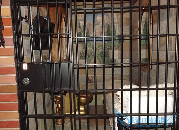 美国惊现监狱 style 旅馆 数百人慕名而来体验