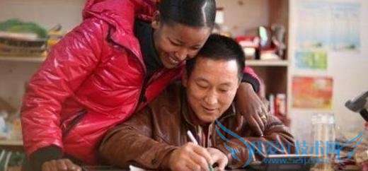 ޱ ŮΪο׷й?  10  5 գӱһڷ㽶̵壬“”飬Ծܾλ“”  ־йڷĵһαˡʵϣڷ޵ң“”׷йеôŮΪο׷й?ͷǰհĸʢΪһ棬ŮΪйʻãڷŬ;һ棬йϷ˵ΪأרһŶȸߡ  񣬼޸йѾΪŮ룬ڷǵй࣬“”  Է޺˵“׷ʹ”йȴֵԵǻҵعѣȢعΪ޵ȴࡣ  ھưɹ 28 ŮղȱߺϱѰԼİ£ϣҵһλйʿΪ¡  ޸й˾ңΪ뷨ͬĵŮкܶࡣưֻмйˣƣ̨򣬶ΧȴһȺŮΧǲ˷ġղ˵“ʱ仹磬й˻û°ࡣǺڷܡ”  һҵľΪǿղȺ;רͿĨӸչ () ڵ˪ⱻ׳Ϊ“˶·ܿѷ”ʹղȶԼȱģ“ҸӸߣݣйƺϲĽСĹ”  ⣬зŮʾڷһֱйܻӭ˵й˺ܿؽ£ԸӰͷϡⲻ񵱵еӣǲѽ鵱£ܶͬӵСٽ飬еһ߰˴λ飬еĻһޡģҲġˣʹԲͬĻҲֶܷߡ