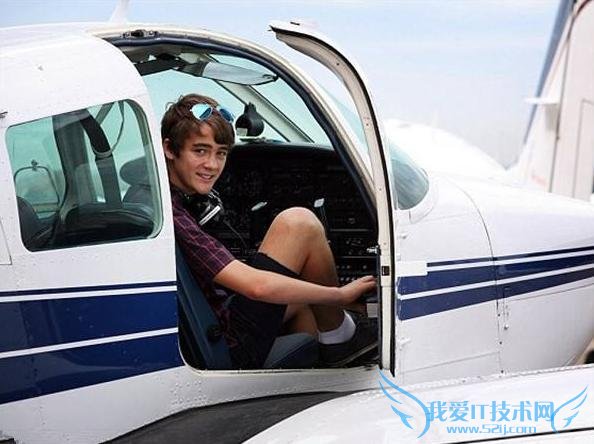 15 岁你在干嘛?澳 15 岁少年独自架飞机飞上几千米高空庆生