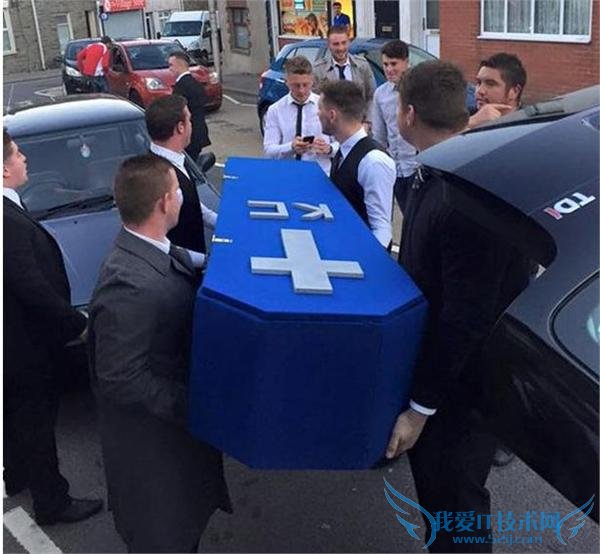 男子重色轻友“玩失踪” 好友回击为其办“葬礼”