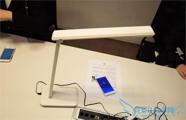 小米飞利浦推智能台灯 自调光线确保舒适度 1 月登陆小米商城