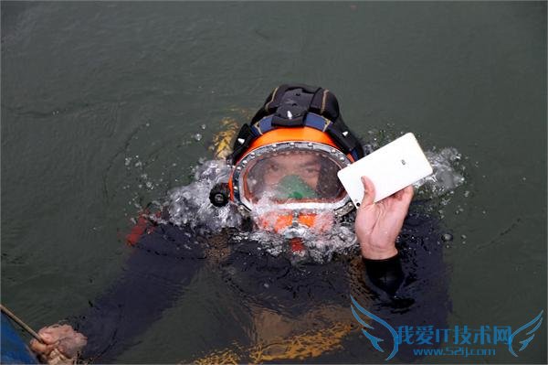 湖北男子手机掉水库请潜水员打捞 小米伸出援手免费送红米 Note 3