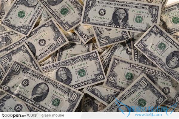 输自己密码进入他人账户变“亿万富翁” 银行回复竟视安全为儿戏