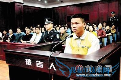 “”бͱ лѲɱ֮  У԰˺ɱ¼ŷѷӶ࣬ʹһȴ“лѲɱ֮”ĺʵףసķ벻“Ľʼɺ”Լһͼ——“”  11  13 գһС () С () Ϊ“˭”ڽǳͻССҵӣˮͱˣ¸סԺĿǰСѱ¾ͷǰհıҿСܿǵ͵“”濴ƺƬǢʵڳԣСԹԲŻɸó硣  ̵ɥĲ  ȻСԸʱ䣬СĵҪ󣬲Ӧ“ʲôϵ”ʵԣСΪֵСϾС赽Ը⵹СԼȥһ“”棬ԿվԼСѣҪԷ 2.5 ԪҽҩѣԻǰ̣ʹǱﲻסĳ嶯Ƣ  СɥĲΪñ䶯һʱ“Ӿ¼”ϴѧѧԢһڷ 4 ߱ʬ壬ֱЩߵѡͬѧӾӾĲ̿ڹȻ˸о  ȥ귢ڸѧоͶͬףɥĳʵо֮㣬Ѿ綾ҩƷҲͶŵˮѻĳж  “У԰¹”ѧУ  ᱯ磬ҲҪЧ쳤̾лѵĲɱ֮!ΪͬסһᣬϦԣԸСĦѧУ԰ֱֻѧϰĵĸΪḻȡѧѧ೤ȻڶпܲϴĦڴѧѧϰУѧУѧǵѧϰӦػ¹ҽƷ  ⣬ССͱ¼УѧУԱûеһʱϵֳѧб⳥÷棬ѧУæ渶 5000 ԪˮнԾһļͥʵϣڹУѧУʹصĹʧǰĸ“Ͷ”ѧǾ׾õ綾ʵΣաϵ“У԰¹”ѧУӡ