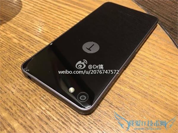 锤子 T2 最新消息:仅单卡全网通版售 2499 支持 T1 换购