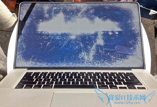 苹果 MacBook“污点门”罪魁祸首或系三星 LG 将免费更换屏幕